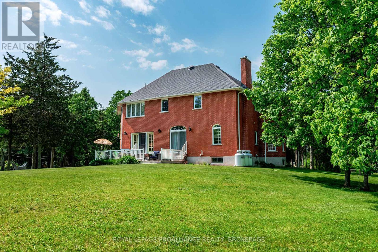 946 BRIDGE STREET W
