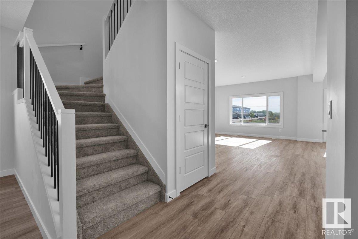 56 KINGSBURY CI