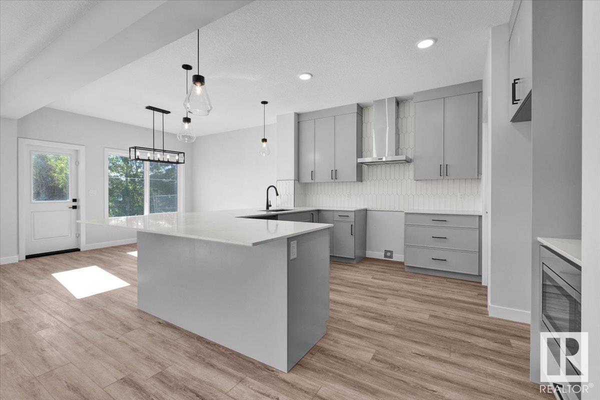 56 KINGSBURY CI