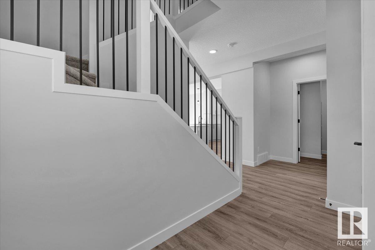 56 KINGSBURY CI