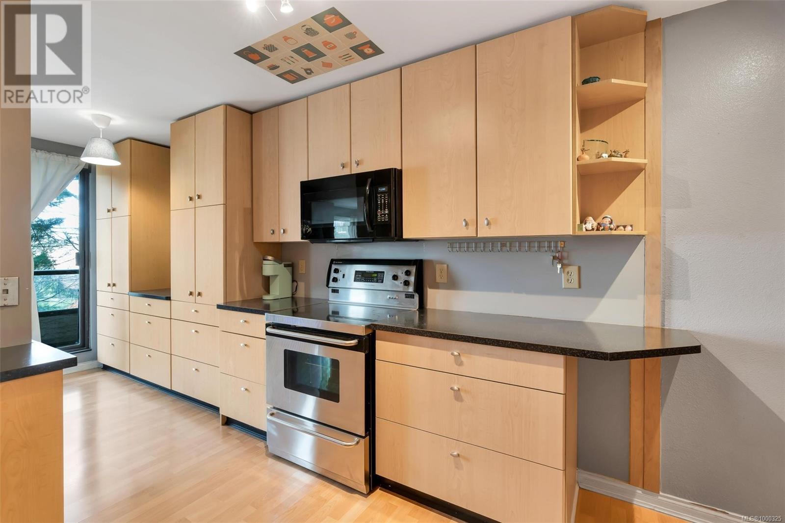 405 1630 Quadra St