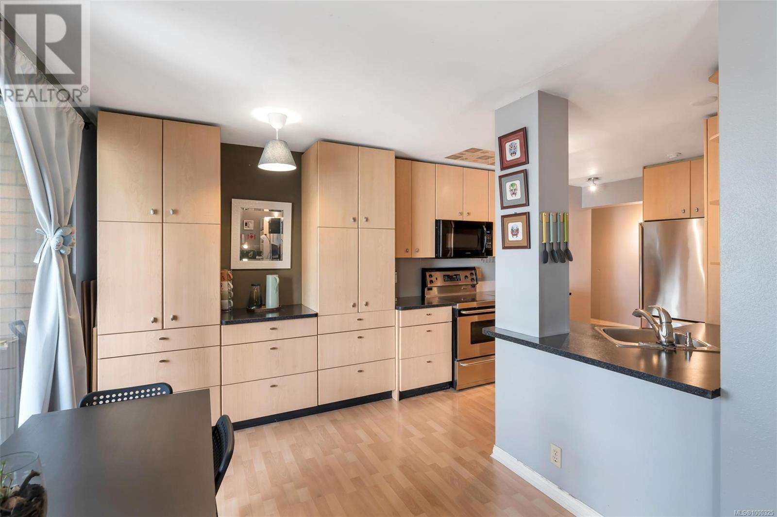 405 1630 Quadra St