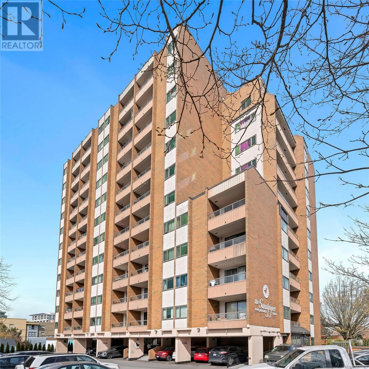 405 1630 Quadra St