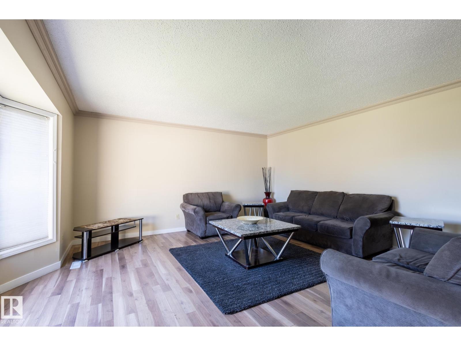 18012 96 ST NW