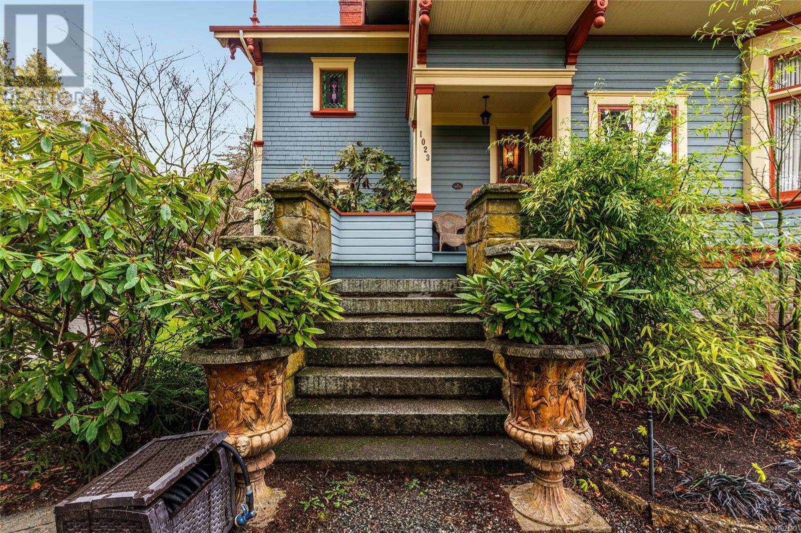1023 St. Charles St