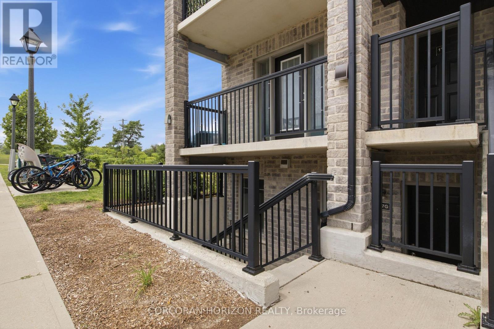 17G - 1989 OTTAWA STREET S