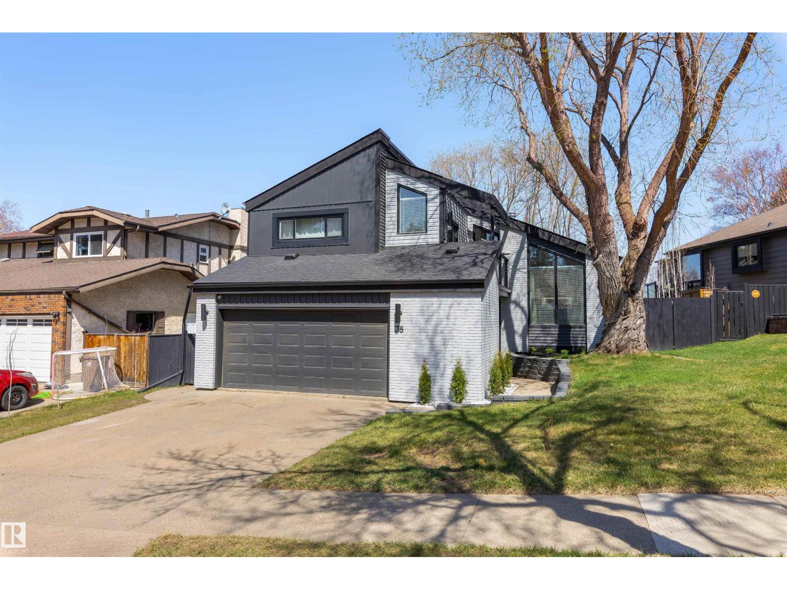 38 WOODCREST AV