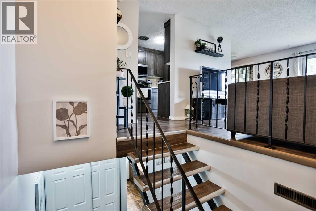 24, 5 Acadia Road W