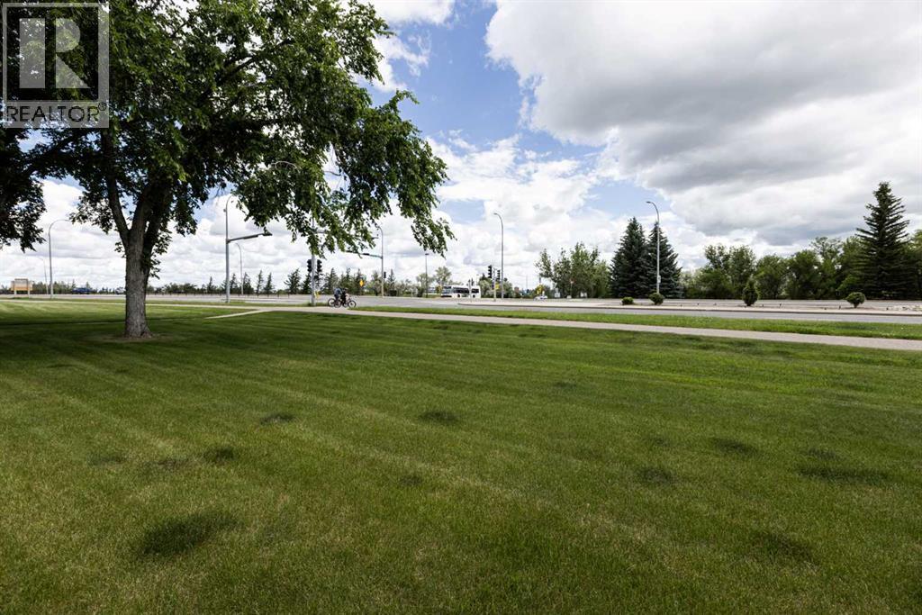 24, 5 Acadia Road W