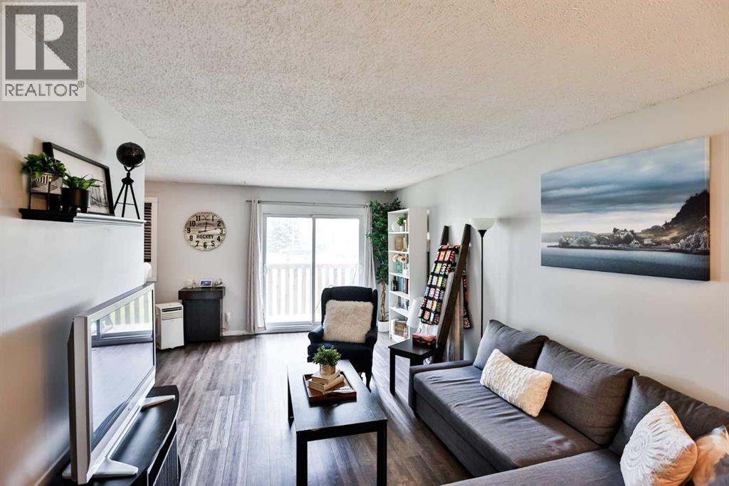 24, 5 Acadia Road W