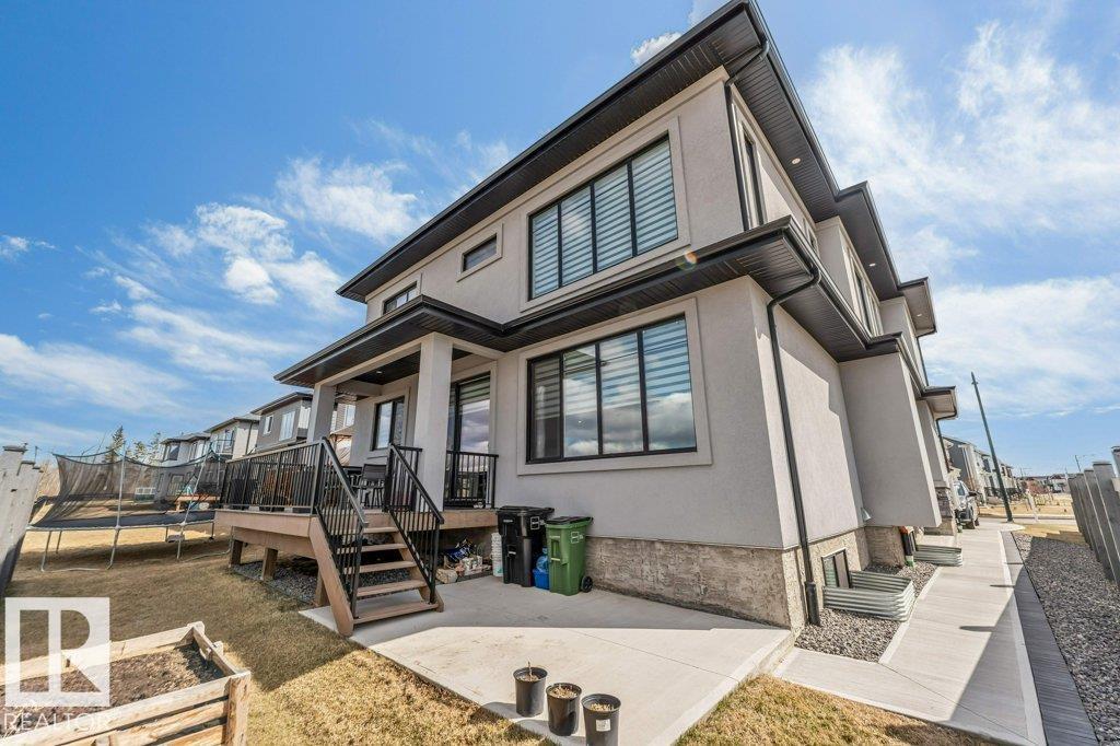 424 33 AV NW