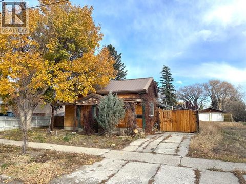 513 19 Street N Lethbridge AB T1H3K6