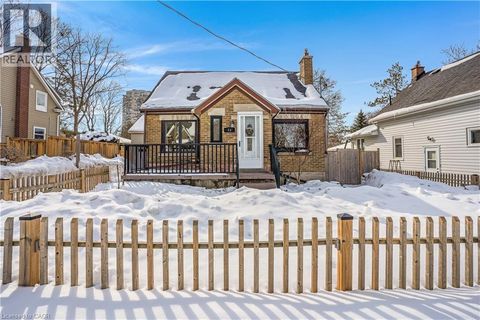 13 DEVITT Avenue N Waterloo ON N2J3E7