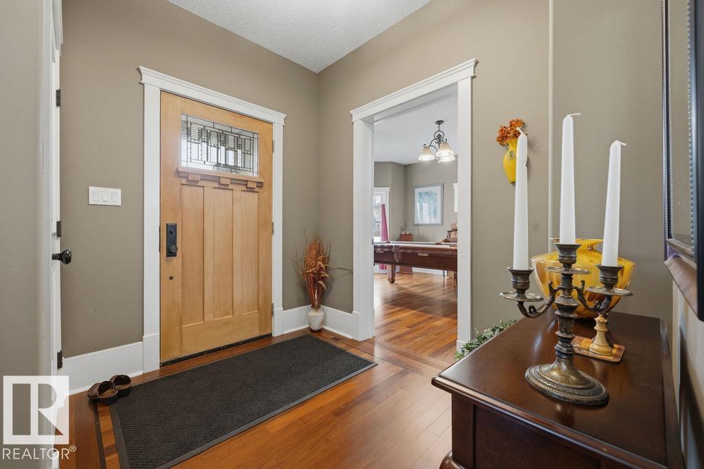 11137 81 AV NW