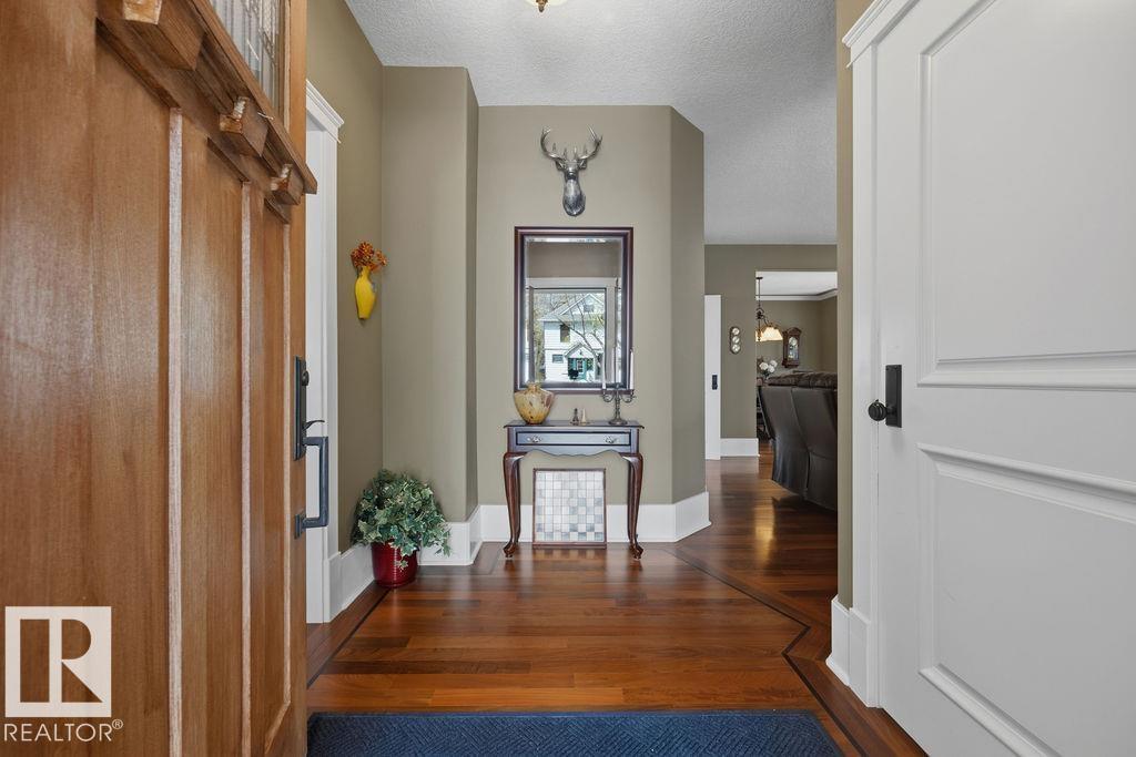 11137 81 AV NW
