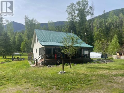 153 WILDWOOD Road Nakusp BC V0G1R1