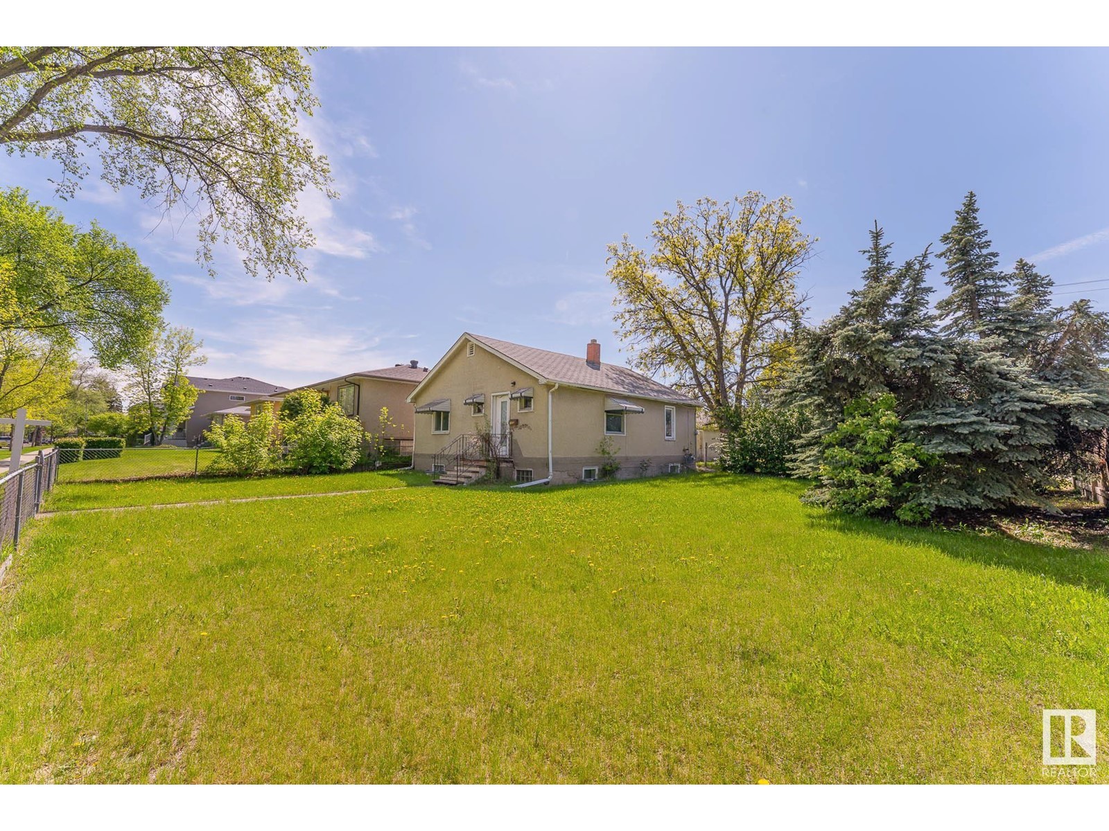 7931 83 AV NW