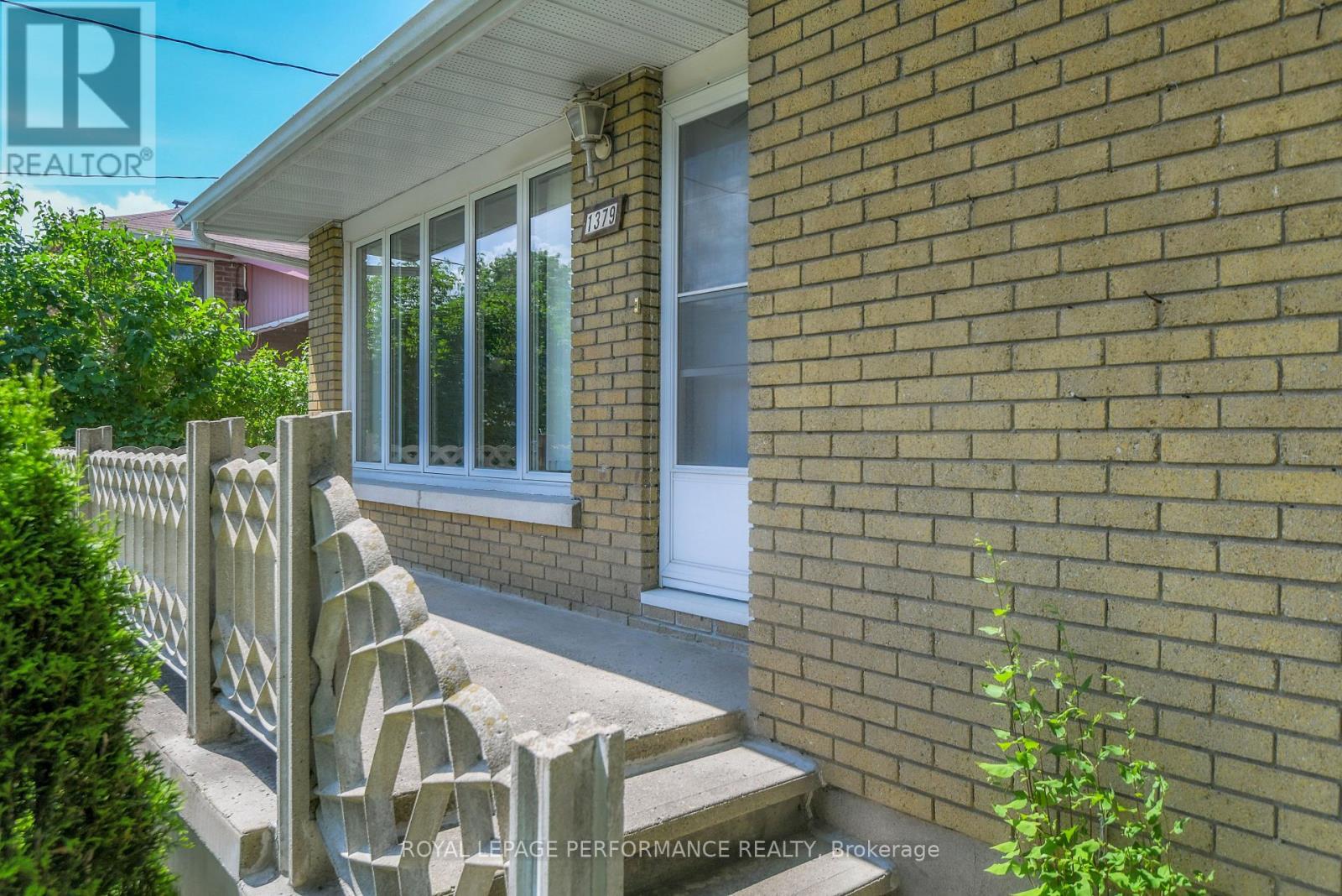 1379 MAYVIEW AVENUE