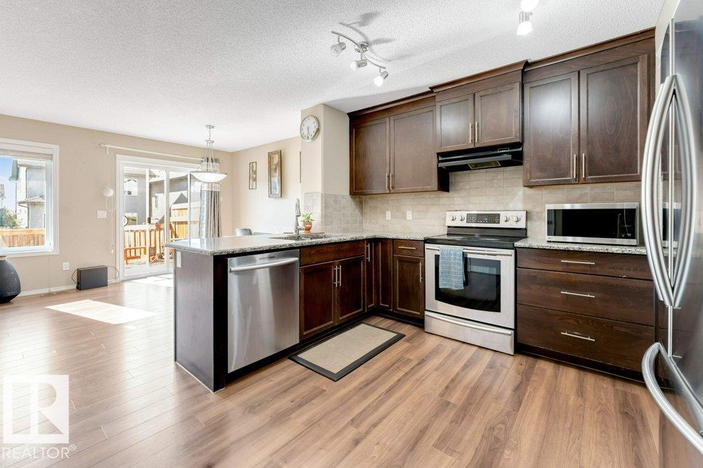 2912 15 ST NW