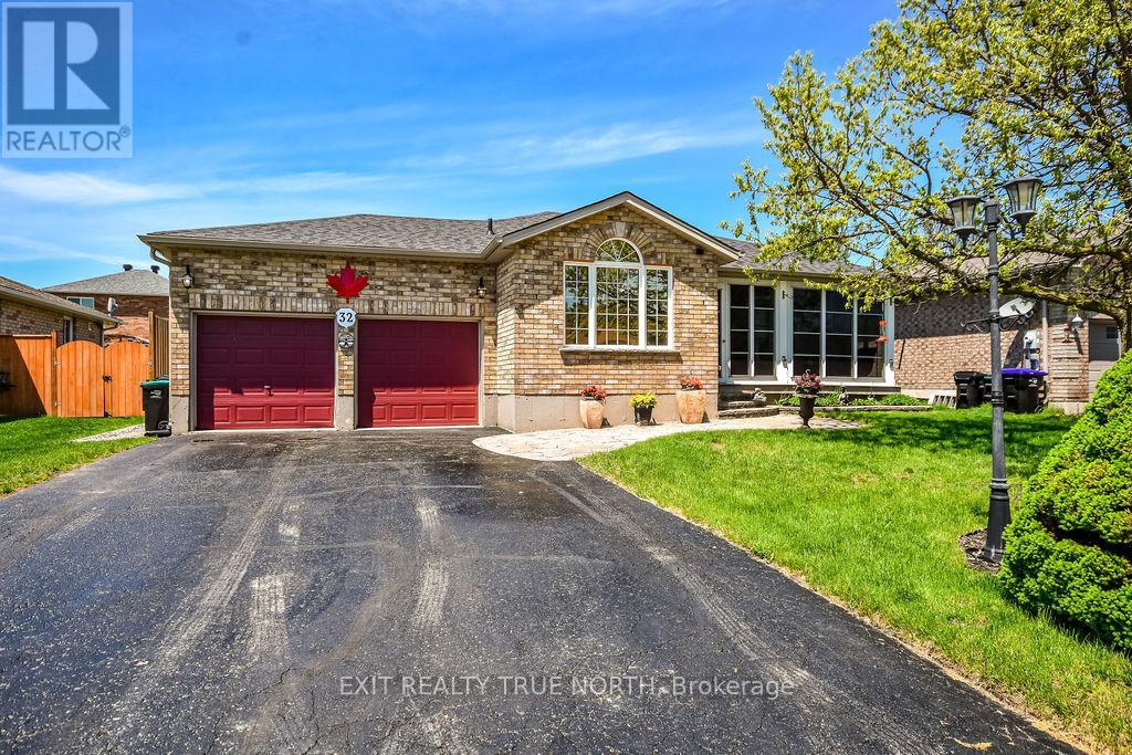 Photo 1 of 44 — 32 GRAHAM STREET, Springwater (Elmvale), ON L0L1P0