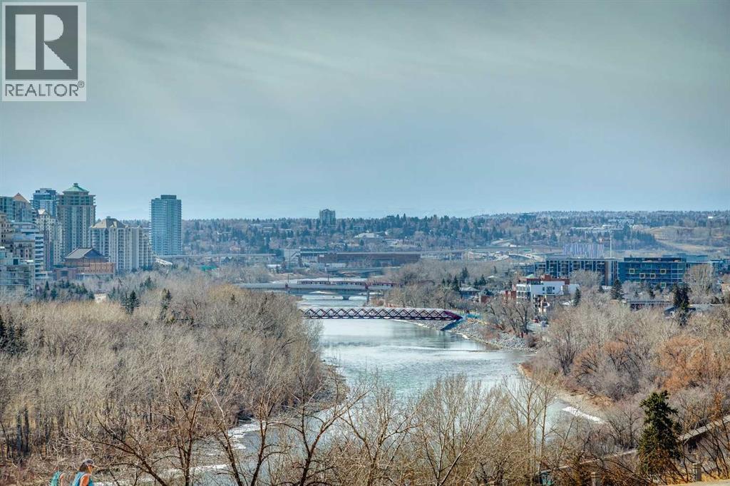 228 Crescent Road NW