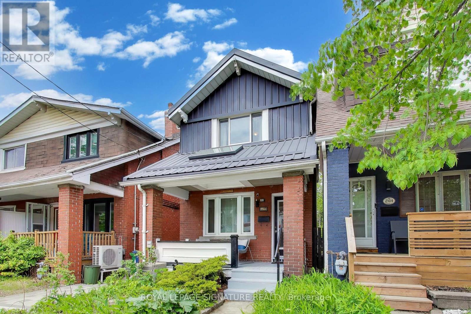 Photo 1 of 23 — 2102 GERRARD STREET E, Toronto (East End-Danforth), ON M4E2B8