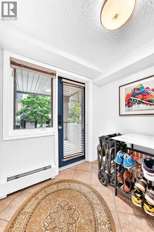 102, 2422 Erlton Street SW