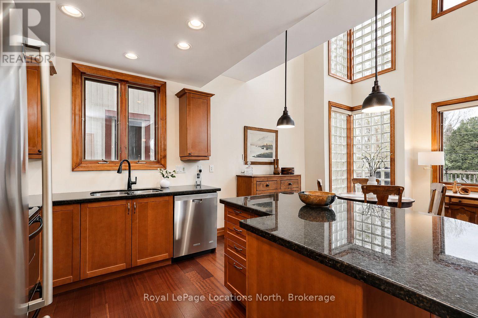 16 - 224 BLUESKI GEORGE CRESCENT