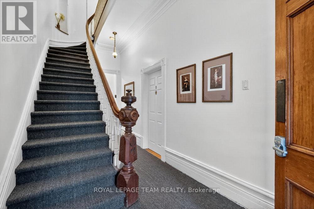 260 SOMERSET STREET W