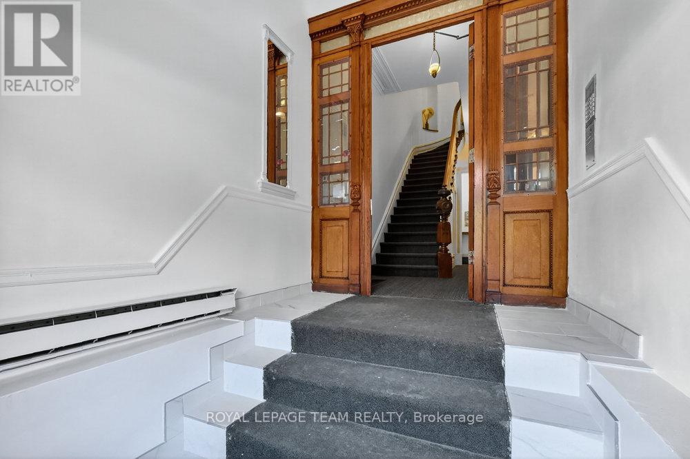 260 SOMERSET STREET W