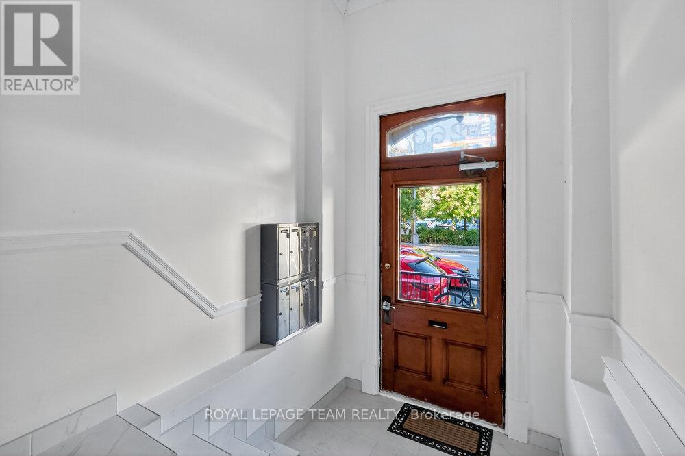 260 SOMERSET STREET W