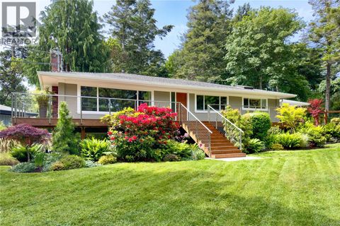 2879 Phyllis St Saanich BC V8N1Y8