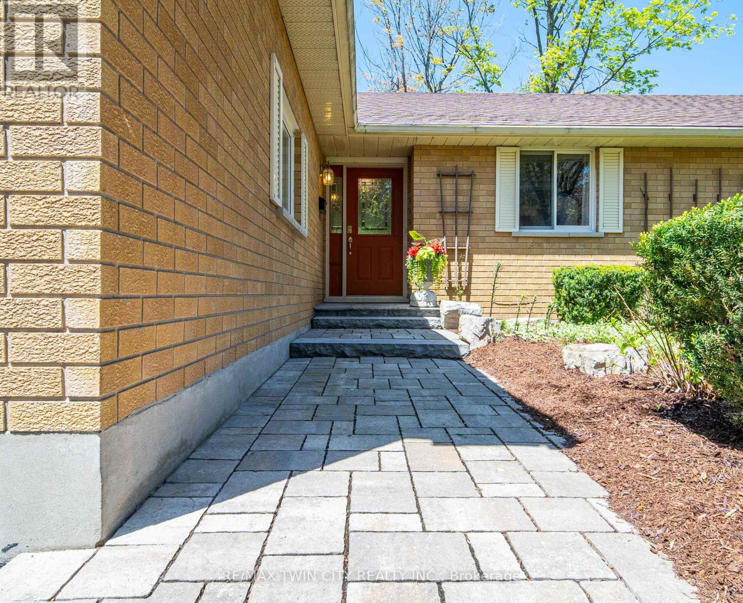 367 NORTHLAKE DRIVE E