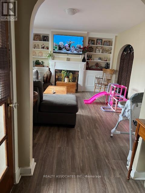 121 GREY RD 17B