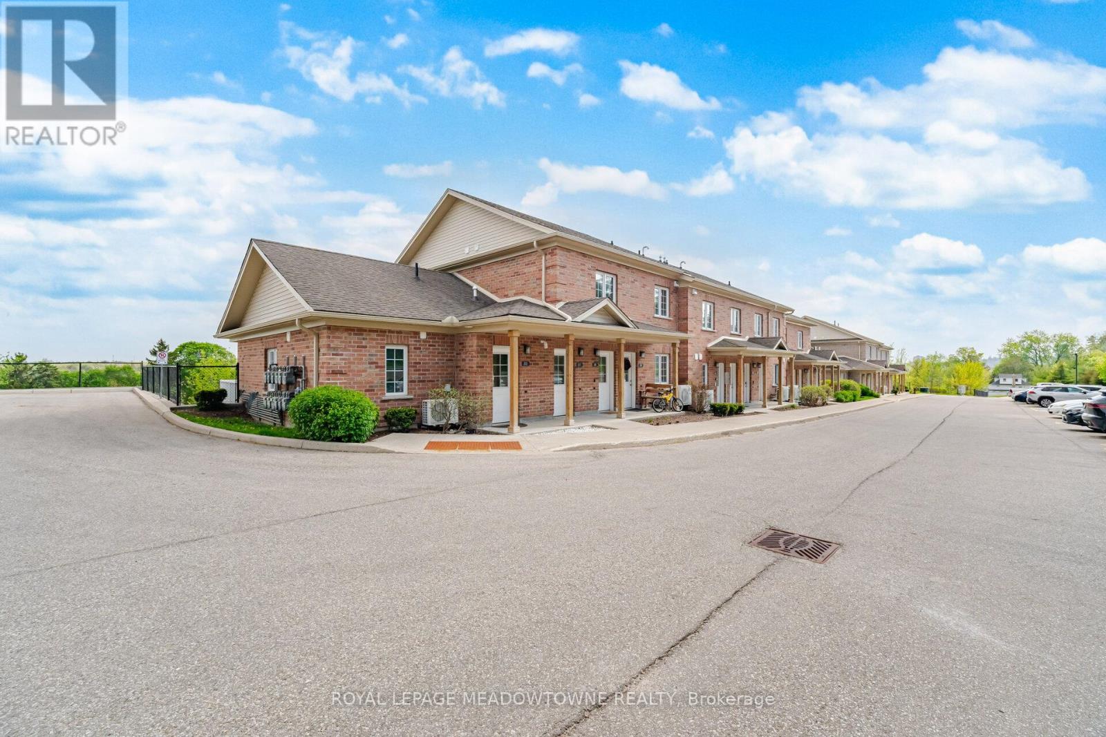 207 - 7 CITYVIEW DRIVE S