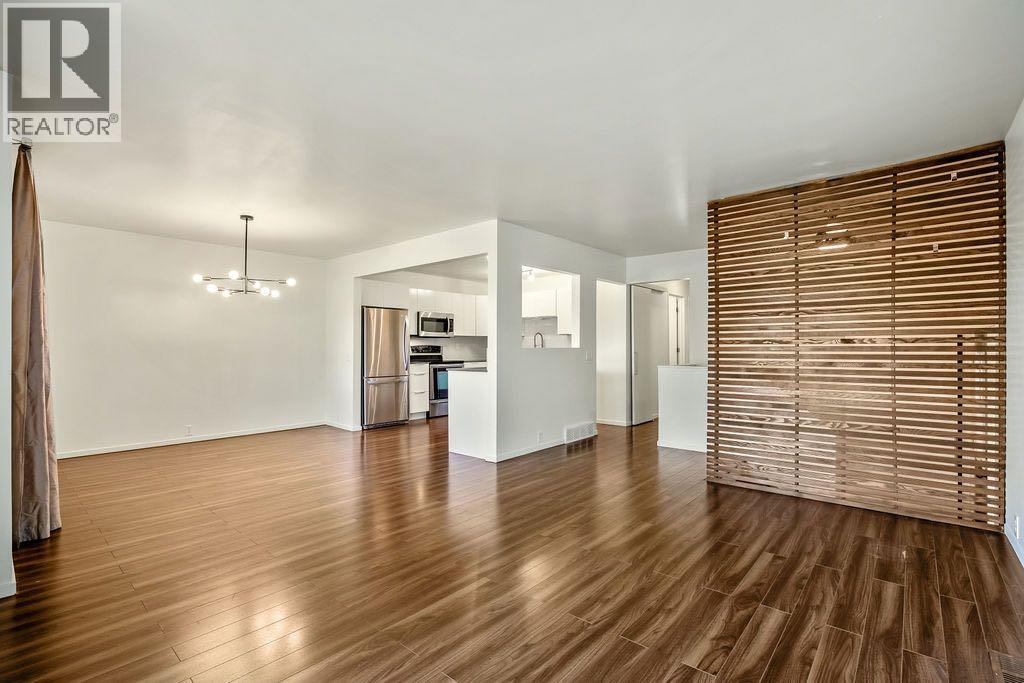 588 Strathcona Drive SW