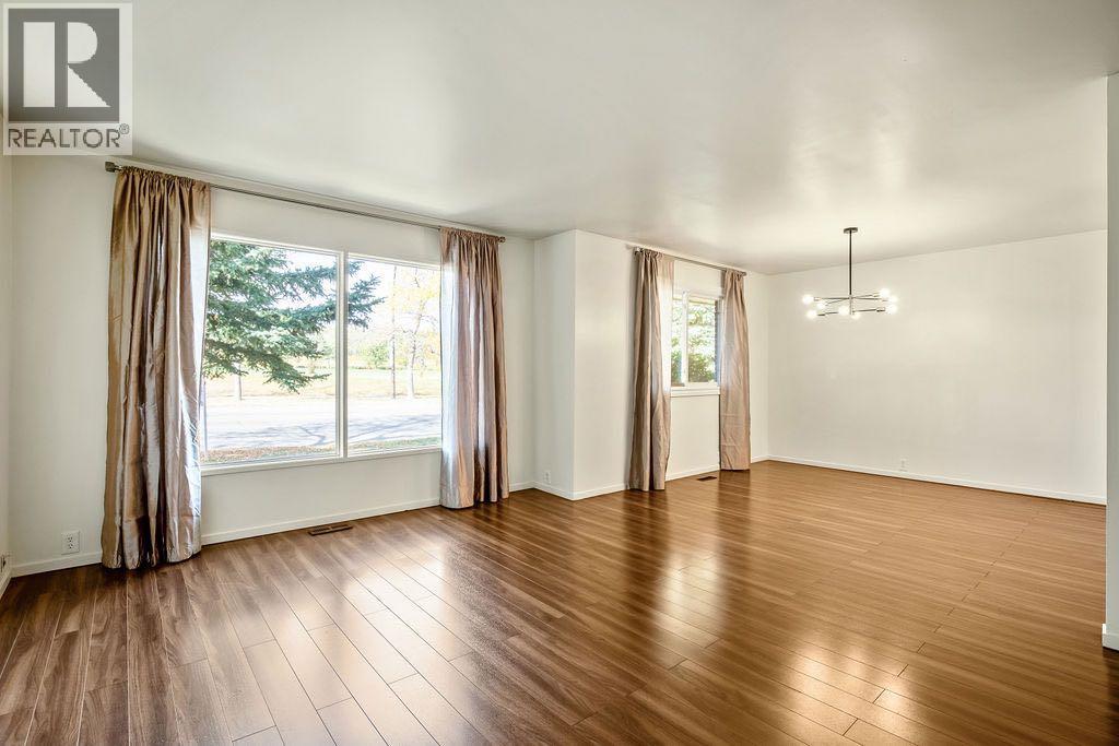 588 Strathcona Drive SW