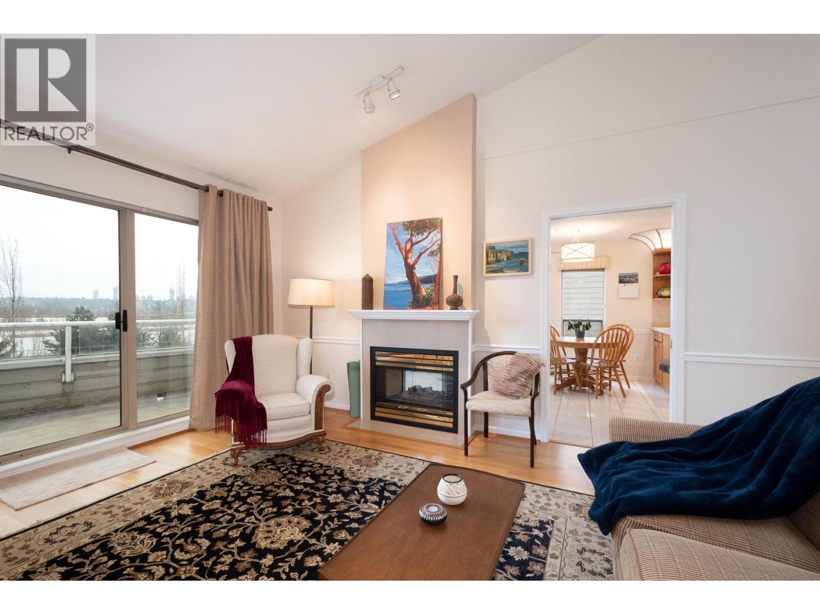 22 323 GOVERNORS COURT