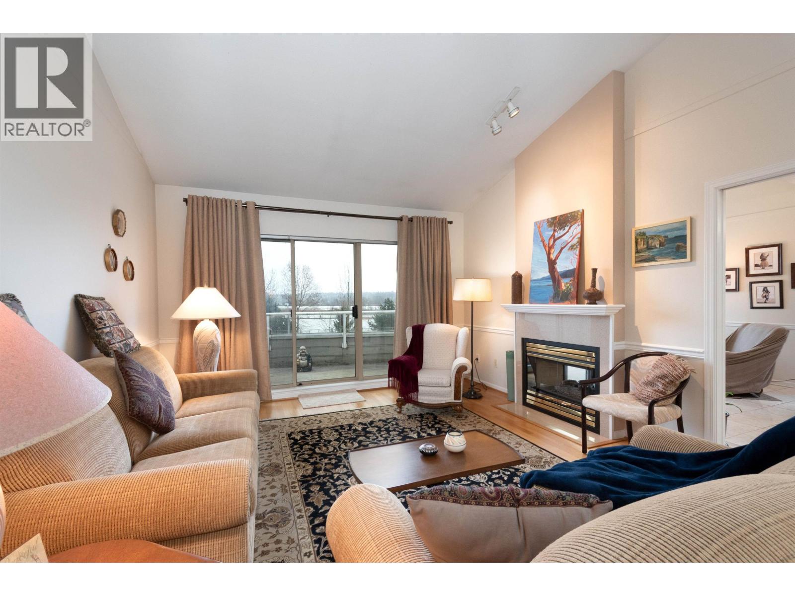 22 323 GOVERNORS COURT