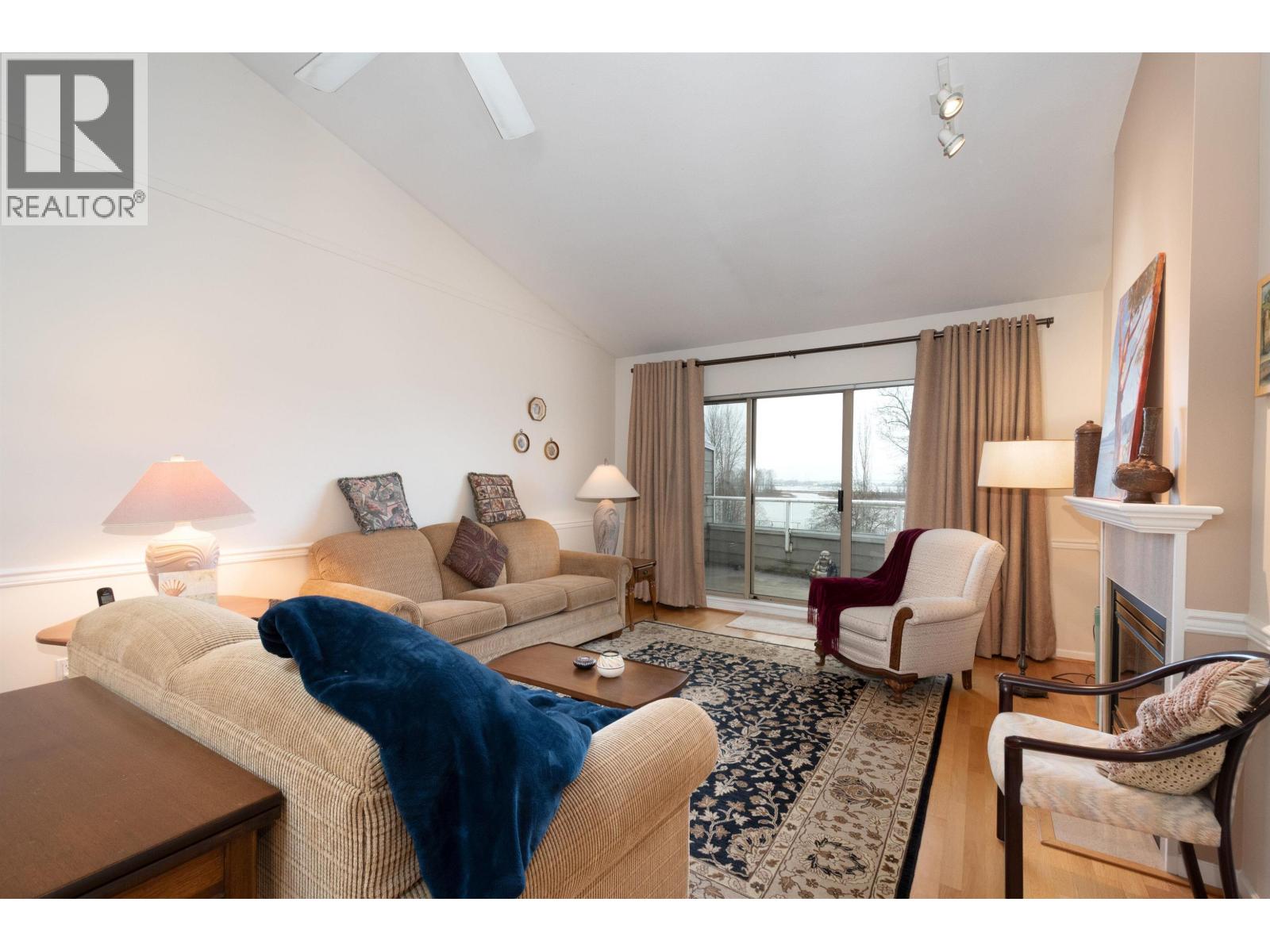 22 323 GOVERNORS COURT