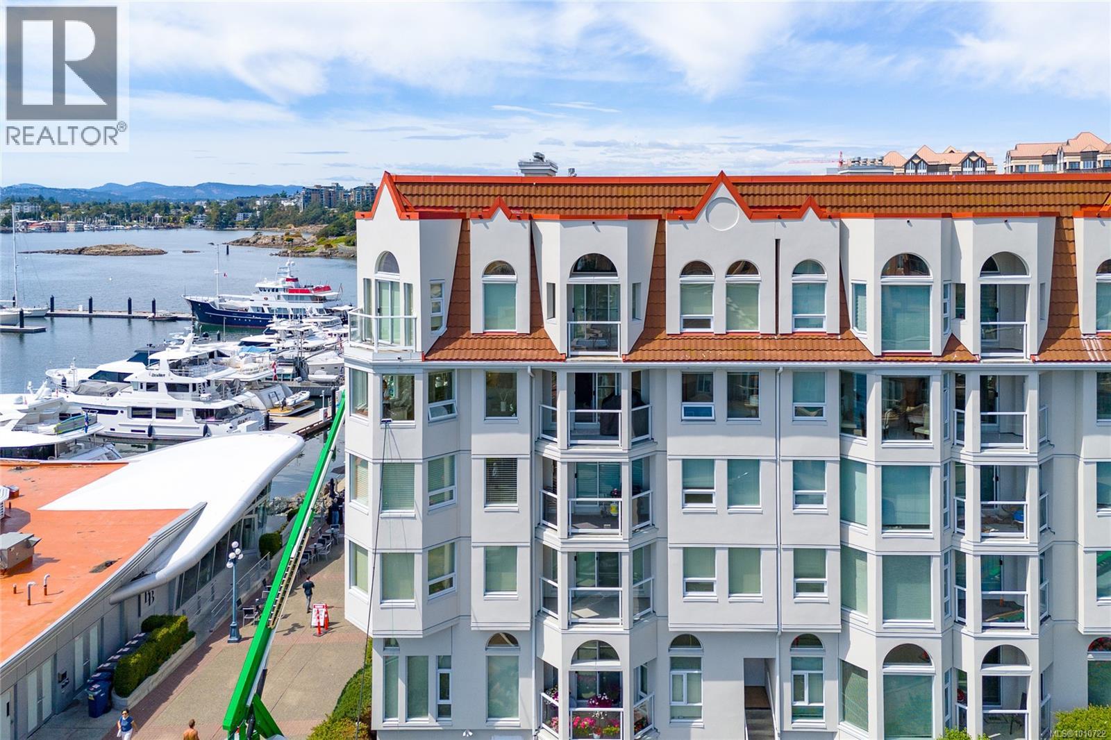 414 10 Paul Kane Pl
