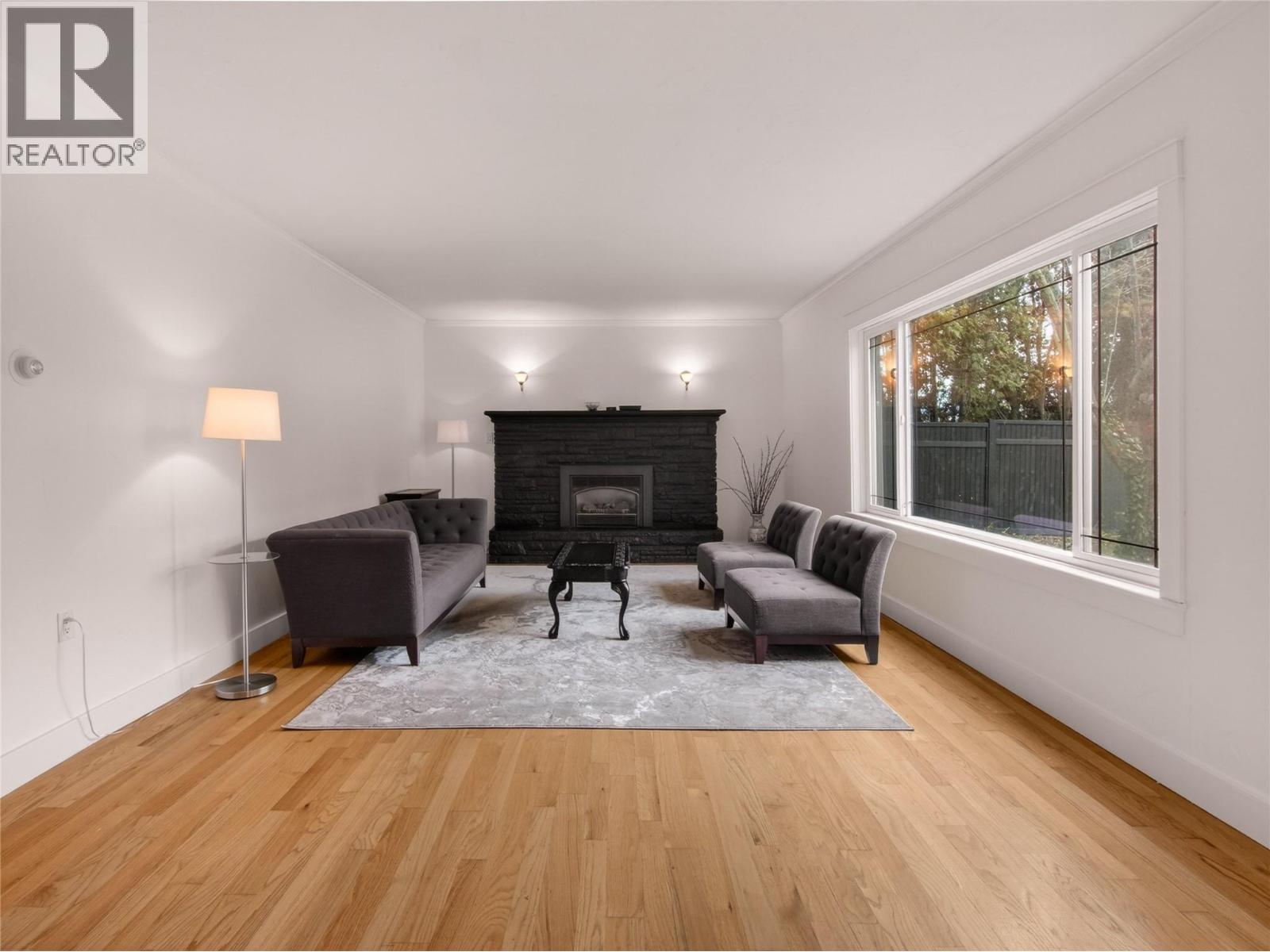 410 Upper Bench Road N