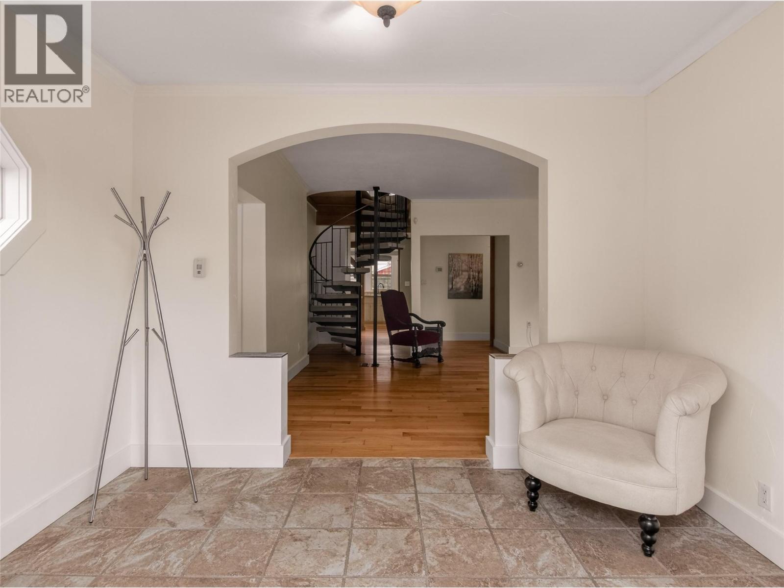 410 Upper Bench Road N