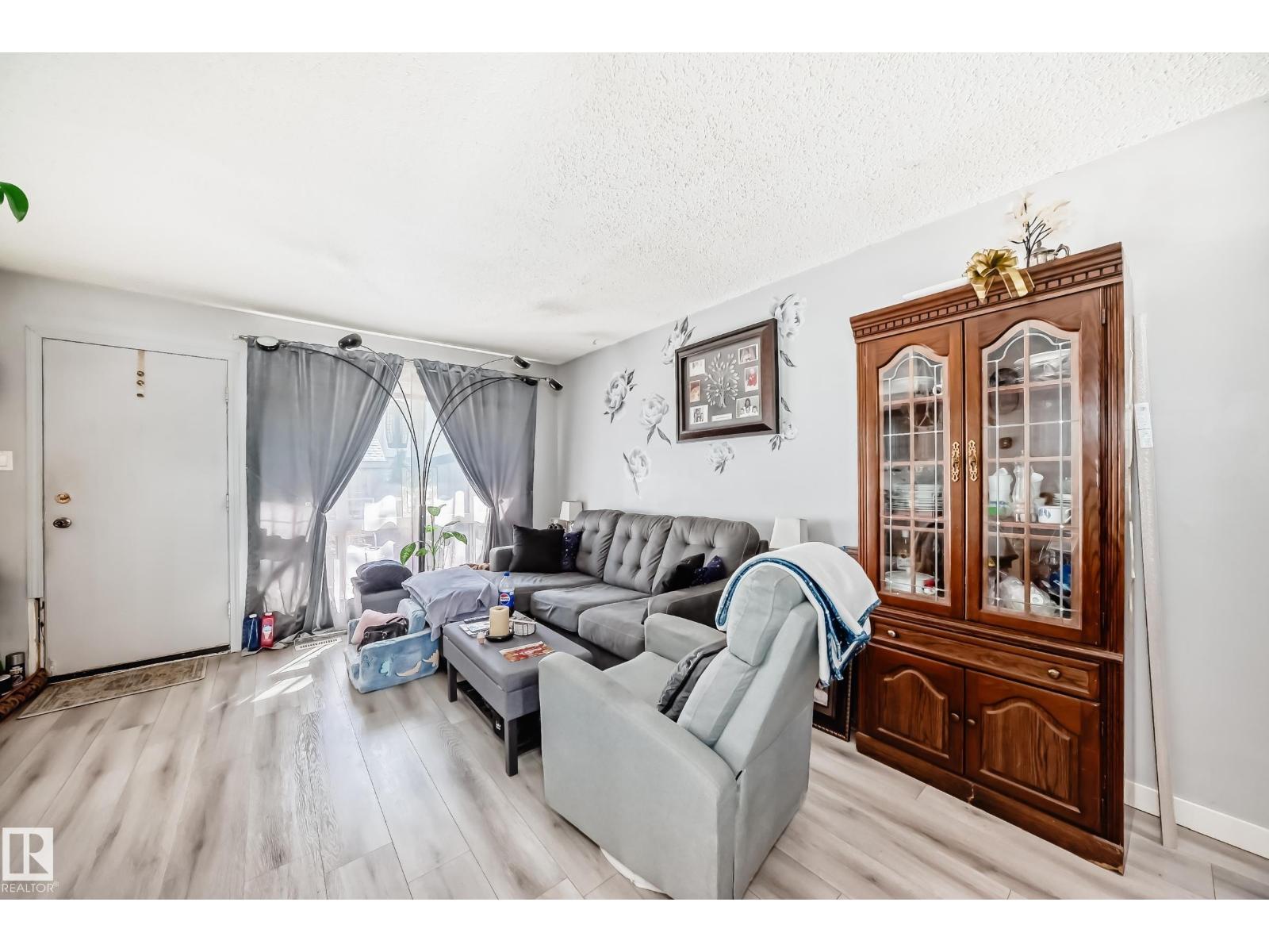 582 ABBOTTSFIELD RD NW