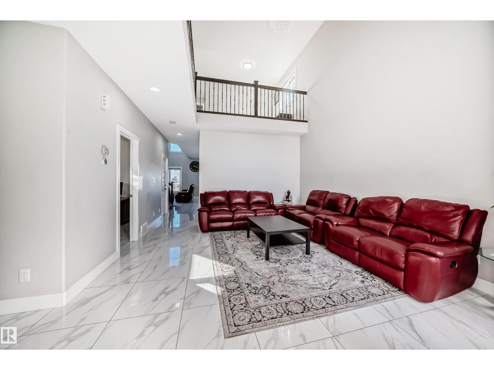 2464 15 AV NW NW