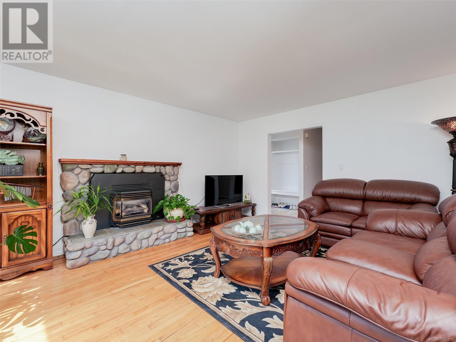 4342 Parkside Cres