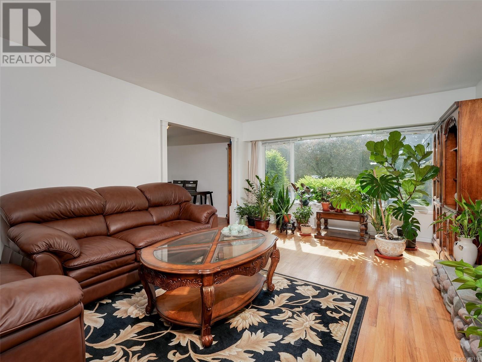 4342 Parkside Cres