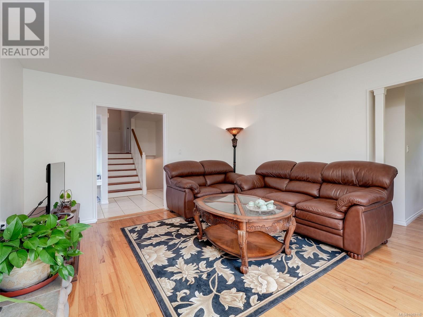 4342 Parkside Cres