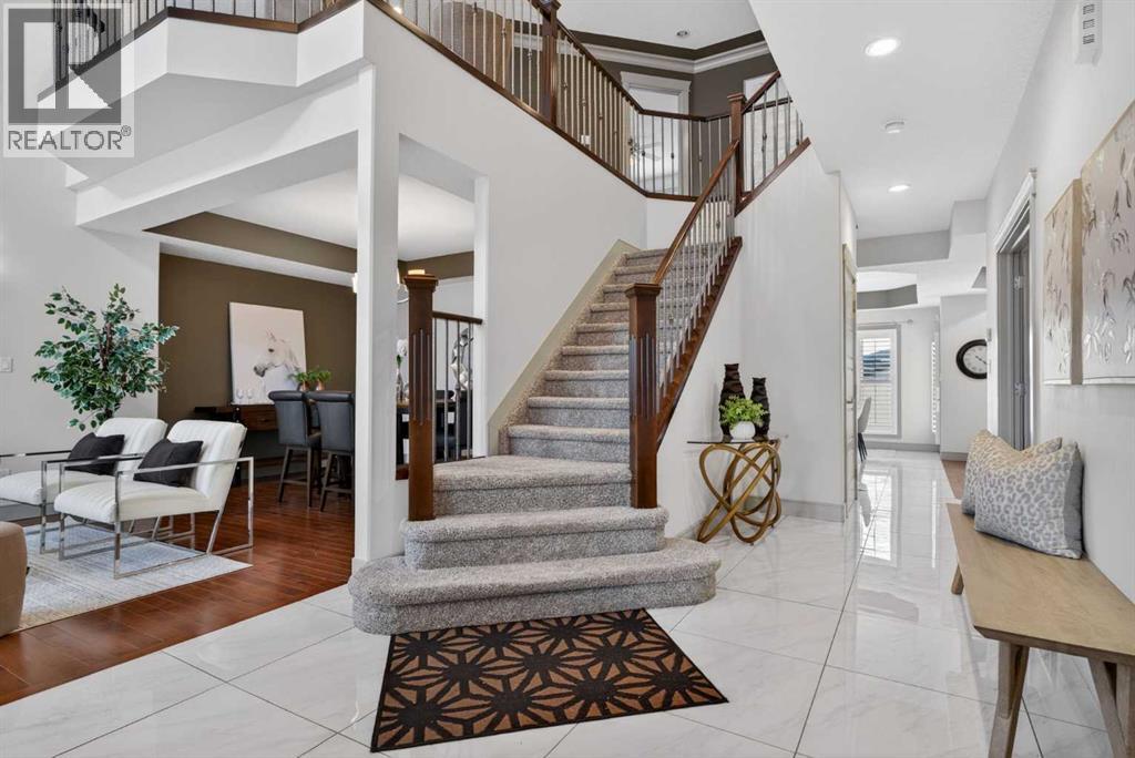 647 Fraser Vista NW