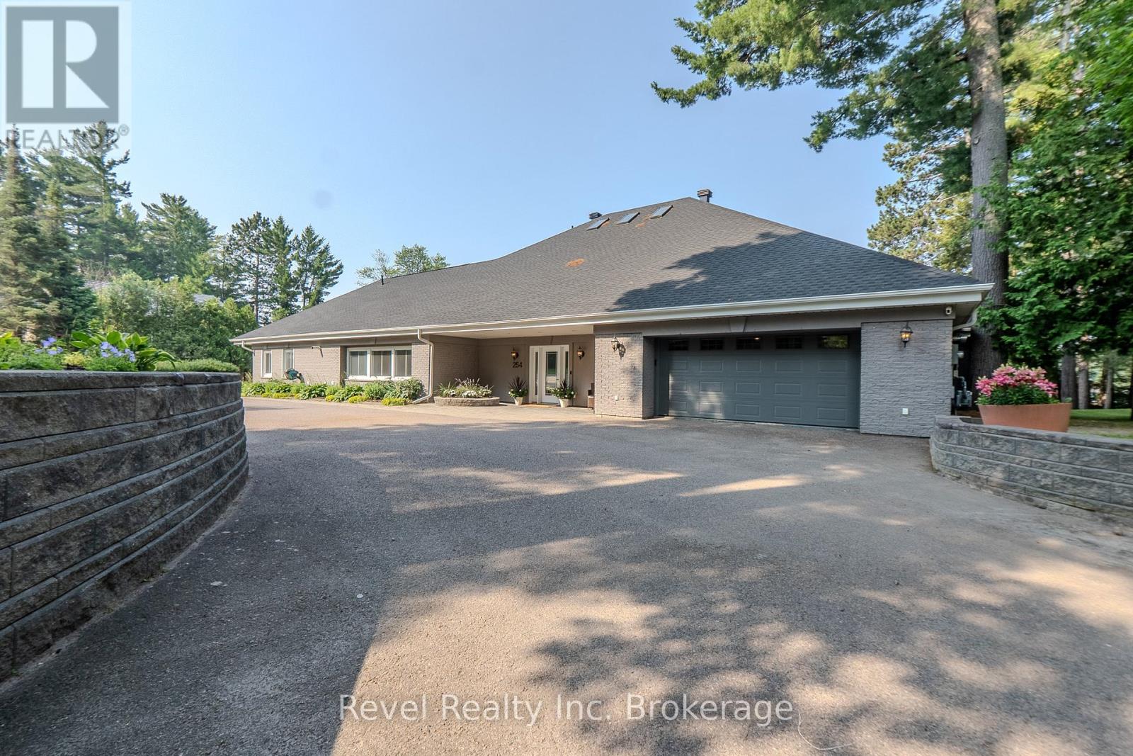 254 SILVER LADY LANE